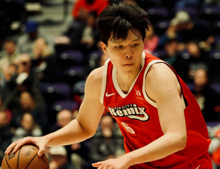 半岛体育APP-杨瀚森13+7+2+3帽5失误5犯规 难阻混音惜败湖人吞3连败