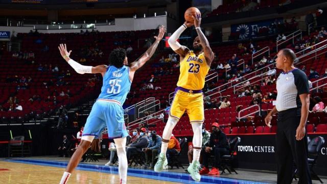 半岛体育-詹姆斯真的练出了投篮 三分比肩雷·阿伦正创历史